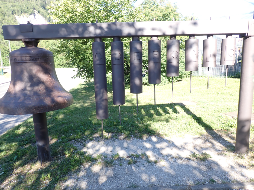 Jekleni zvonovi in cevi iz jeseniške cevarne na Stari Savi