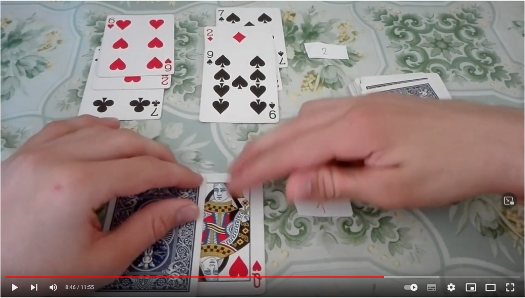 Vse karte igralca, če je šlo za deljenje dveh kart enakih vrednosti in različnih barvu