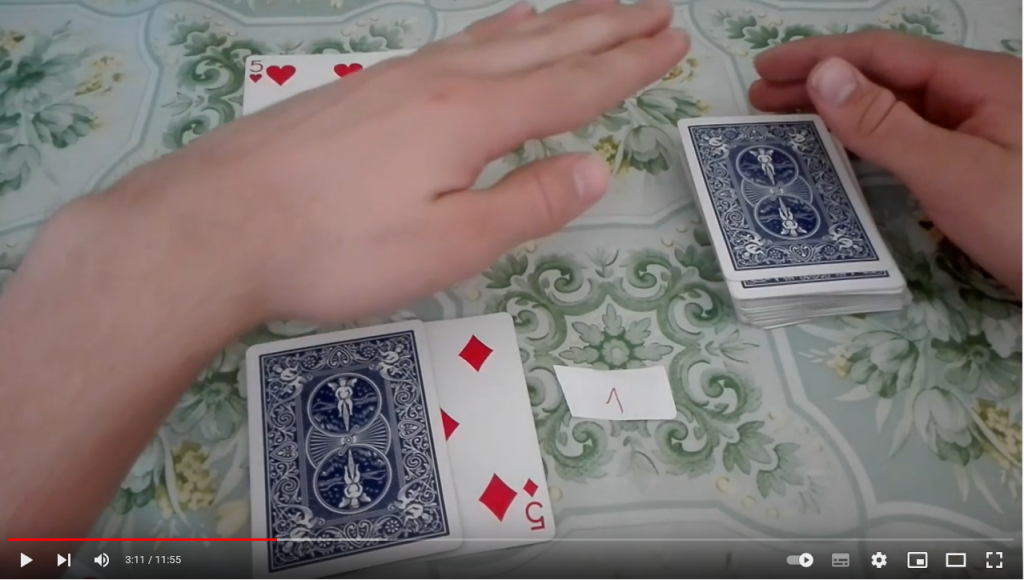 Če igralec ne želi karte, potegne roko na kratko iz desne proti levi